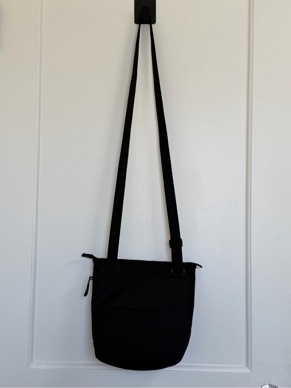 Sherpani Black Compact Crossbody Sling Bag - Picture 3 of 15